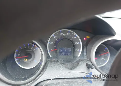 2010 Honda Fit z USA, uszkodzony, nr VIN JHMGE8H27AS017970